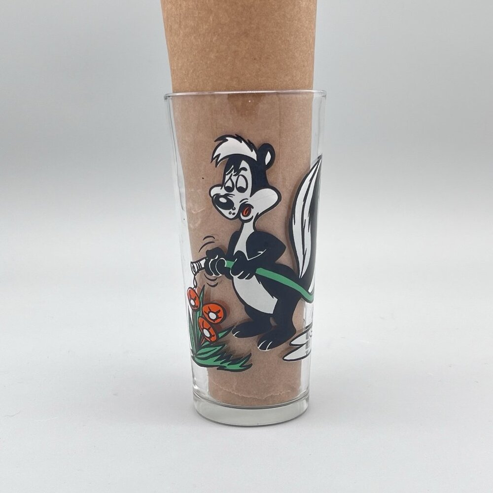 Vintage 1976 Pepsi Looney Tunes Collector Series Pepe Le Pew Daffy Duck